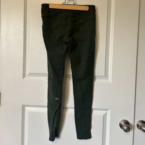ALO Yoga Green Legging with mesh sides - Picture 3 of 4